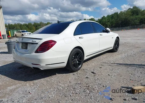 2015 Mercedes-Benz S 550 4Matic z USA, uszkodzony, nr VIN WDDUG8FB2FA201895